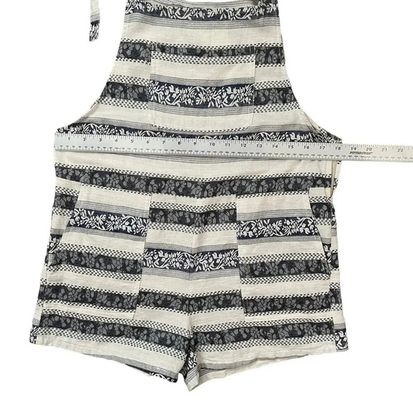 En Creme Striped Floral Romper Size Small - Picture 8 of 10